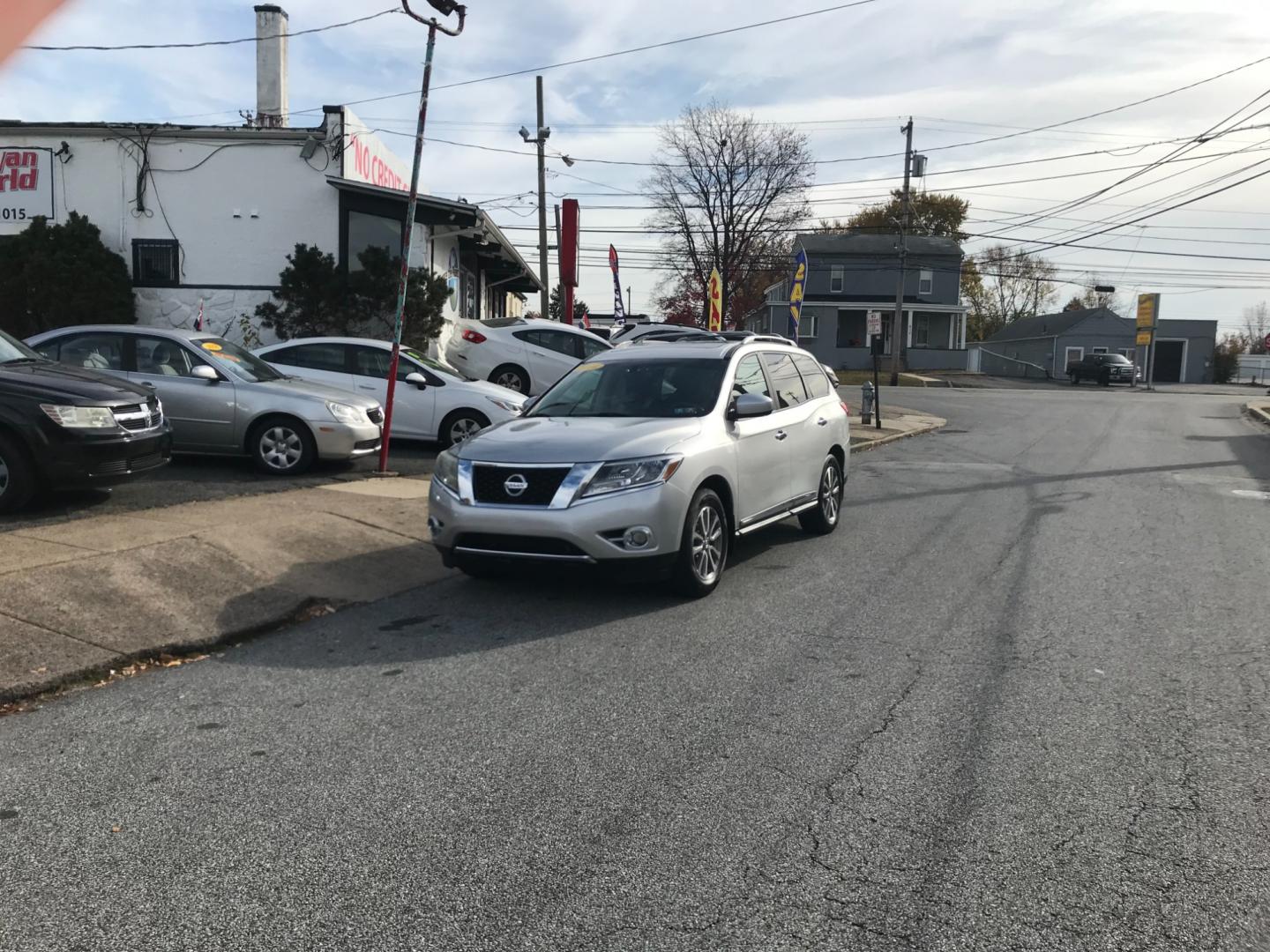 2014 Silver /Black Nissan Pathfinder S (5N1AR2MM6EC) with an 3.5 V6 engine, Automatic transmission, located at 577 Chester Pike, Prospect Park, PA, 19076, (610) 237-1015, 39.886154, -75.302338 - Photo#1